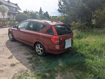 Kia Ceed SW RV 2010 - 4
