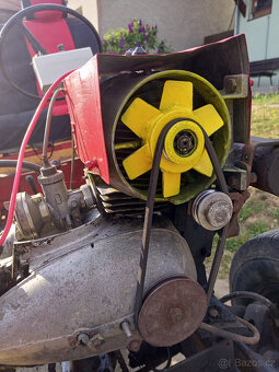 Malotraktor domácí výroby s vlečkou - 4