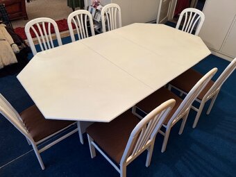 Jídelní rozkládací stůl + 8 židlí - 4