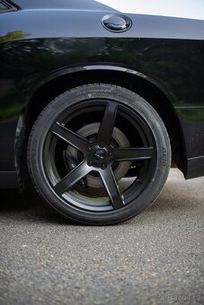 Dodge Challenger - 4