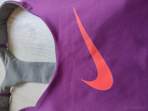 Tílko Nike s vsitou podprsenku , velikost M - 4