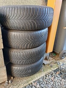 4ks zimní pneu s disky a kryty 195/65 R15 - 4