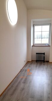 Pronájem kanceláře o rozloze 13,8 m2 , ulice K Radotínu , Pr - 4