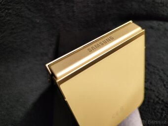 Samsung Galaxy Z Flip 6 - 4