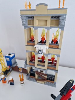 Lego City (60216) Zásah hasičov v centre - 4