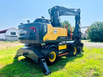 Kolové rypadlo Volvo EW220E - 4