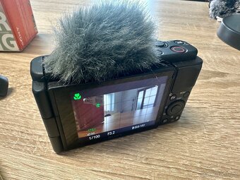 Vlogovací kamera Sony ZV-1 s originálním stativem - 4