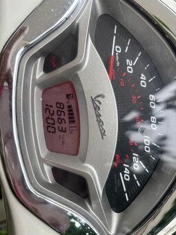 Vespa GTS SUPER 300 - 4