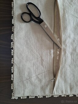 STAROŽITNÝ RUČNĚ VYŠÍVANÝ POVLAK NA POLŠTÁŘ - 4