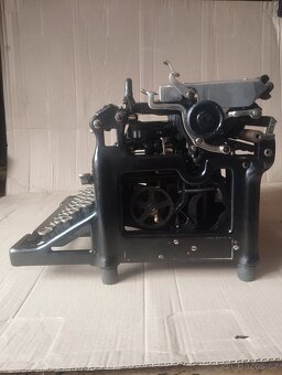 Starožitný psací stroj Underwood - 4