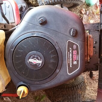 Zahradní traktor HUSQVARNA YardPro YP12597HRB - SUPER STAV - 4