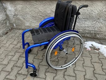 Invalidní vozík odlehčený, modrý, bez podnoží - 4