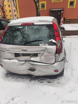 Ford fiesta 1.4 TDCI bouraná - 4