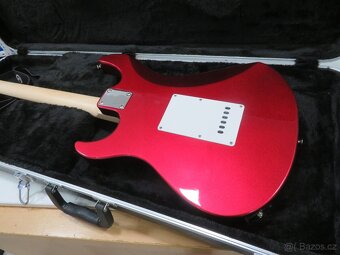 Zánovní elektrická kytara Yamaha Pacifica 112J - 4