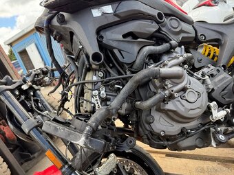 Ducati Monster 937ccm 82kw rv:2023/9 silně havarovaná - 4