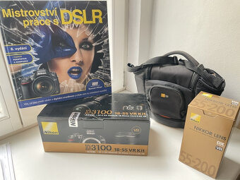 2x Objektiv, Fotoaparát-digitální zrcadlovka; Brašna, Kniha. - 4