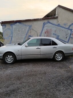 Prodám Mercedes-Benz E 230 limuzína - 4
