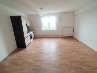 Pronájem prostorného bytu 1+kk / 33m, Hlučín, ul.P.Bezruče - 4