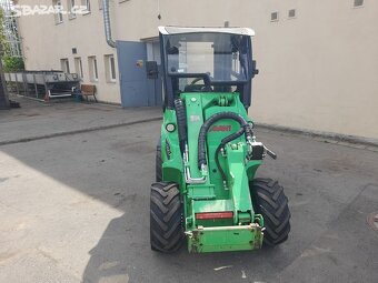 Nakladač Avant 528 ROPS - 4