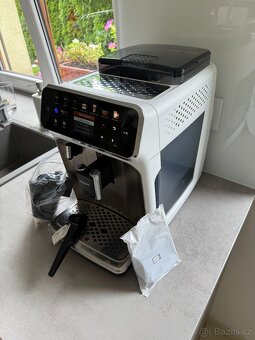 Kávovar Philips EP5443 LatteGo - 4