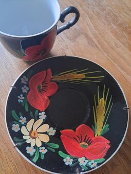 Malovaný retro hrneček s podšálkem - 4