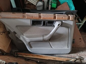 BMW E34 interiér - 4