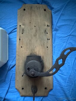 starožitný mlýnek na kávu v nekompletním stavu - 4