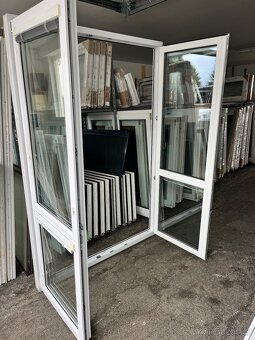 DVOUKŘÍDLÉ BALKÓNOVÉ DVEŘE TROJSKLA 160x230-PLZEŇ - 4
