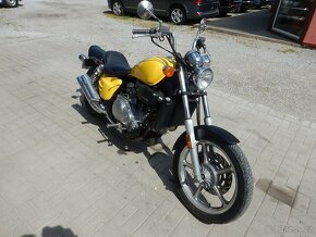 HONDA VF 700C MAGNA - 4
