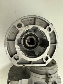 ELEKTROMOTOR S PREVODOVKOU 19 ot/ min - 4