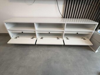 TV skříňka bílá vysoký lesk 150 x 30 x 44,5 cm kompozitní dř - 4