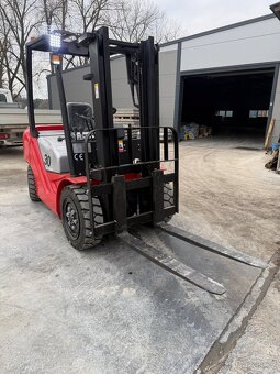 Vysoko zdvižný vozík Diesel 3t - 4