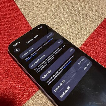 iPhone 15 Pro 128GB bílý - 4