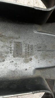 Aprilia Atlantic 250 blatník - 4