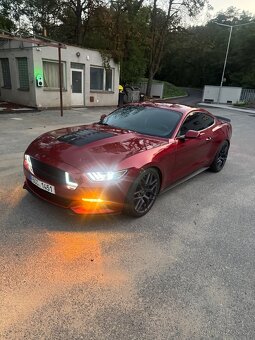 Ford Mustang - 4