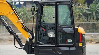 Minibager YUCHAI U60 Premium 5600 kg - 4