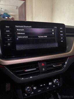 Quad Lock - Wireless CarPlay Adaptor - 4
