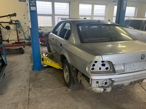 Prodám náhradní díly Bmw e38 740i 2001 - 4