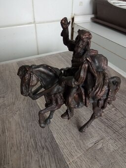 Bronzová jezdecká soška Karel IV. - 4