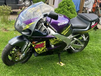 GSX-R 750 SRAD - 4