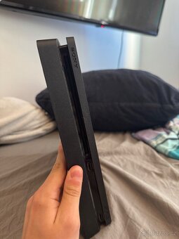 PlayStation 4 - 4