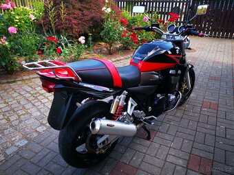 Suzuki GSX 1400 K4 - 4