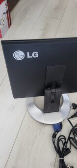 LG monitor 17 palců - 4