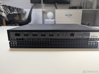 Xbox One X 1TB + ovladač + kabely + krabice - 4