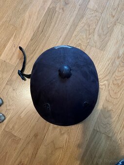 Černá jezdecká helma wembely 55cm - 4