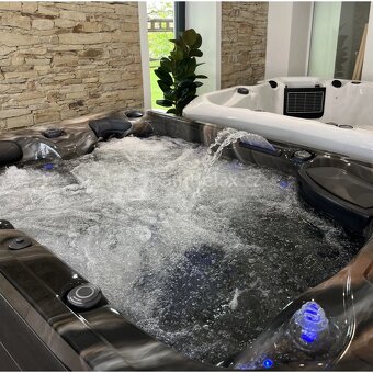 Vířivka Toronto - 4