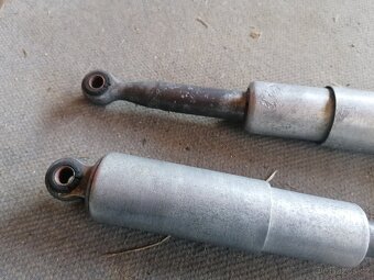 Zadné tlmiče na Stadion S22 - 4