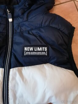 Chlapecké, zimní vesty vel. 116,134 zn. CaA - 4