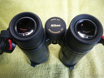 Dalekohled Nikon Monarch HG 10x42 - 4