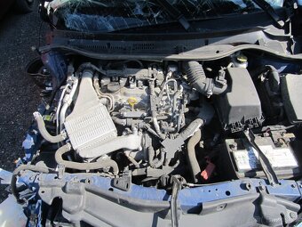 Toyota Auris 1.2 Turbo 85 kw - 4